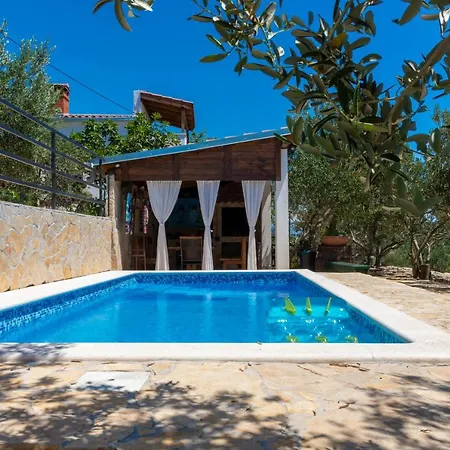 Plum * Kaštel Stari