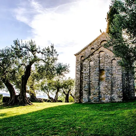 Plum * Kaštel Stari